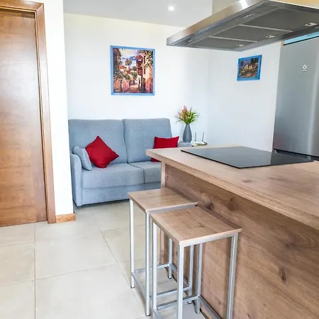 Momentos, Gomez Apartment