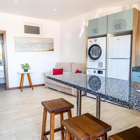 Momentos, Gomez Apartment