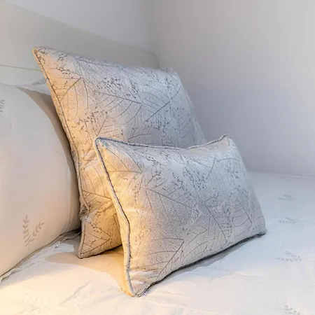 Momentos, Gomez Hotell