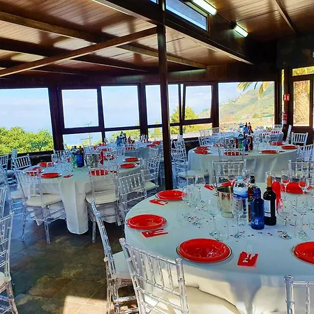 Momentos, Gomez Hotel