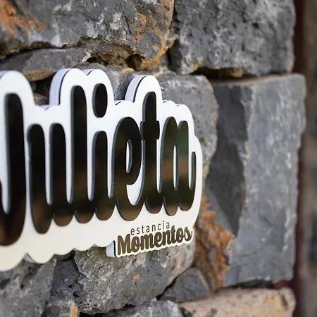 Hotel Momentos, Gomez *