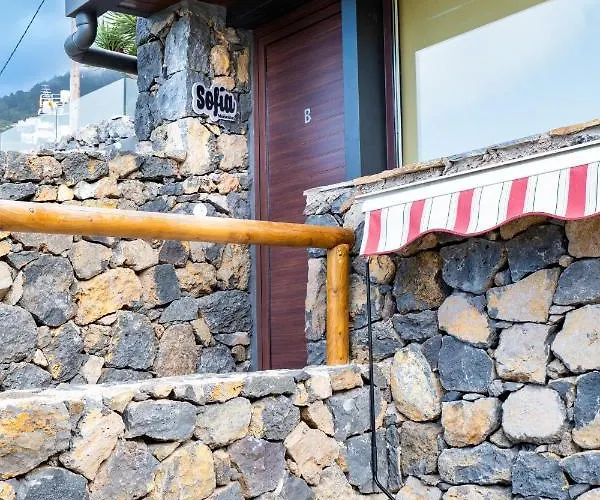 Hotel Momentos, Gomez