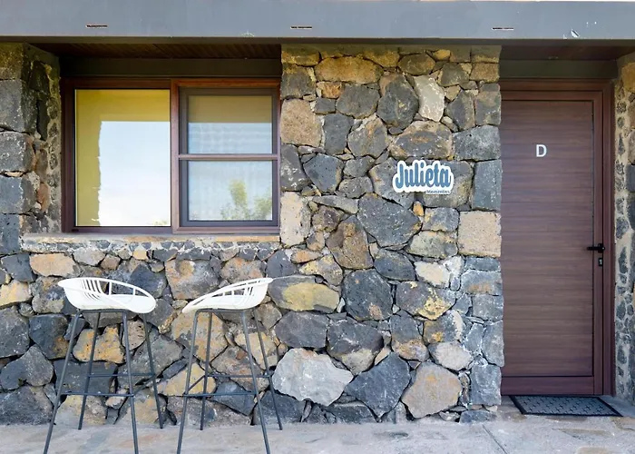 Hotel Momentos, Gomez