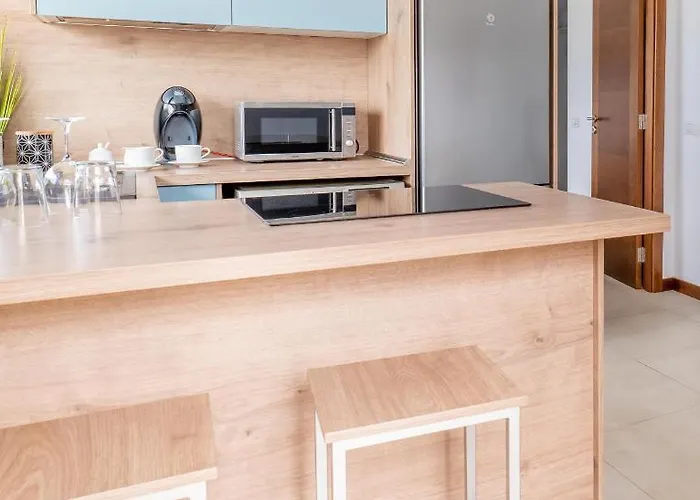 Momentos, Gomez Hotel *