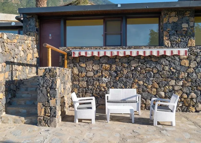 Momentos, Gomez Hotel *