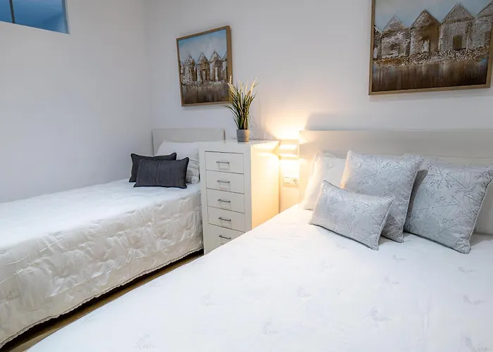 Momentos, Gomez Hotel *