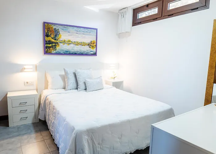 Hotel Momentos, Gomez *