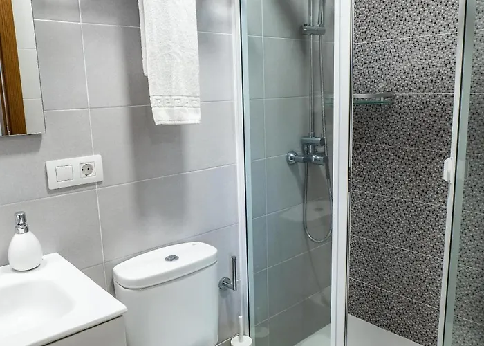 Hotel Momentos, Gomez *