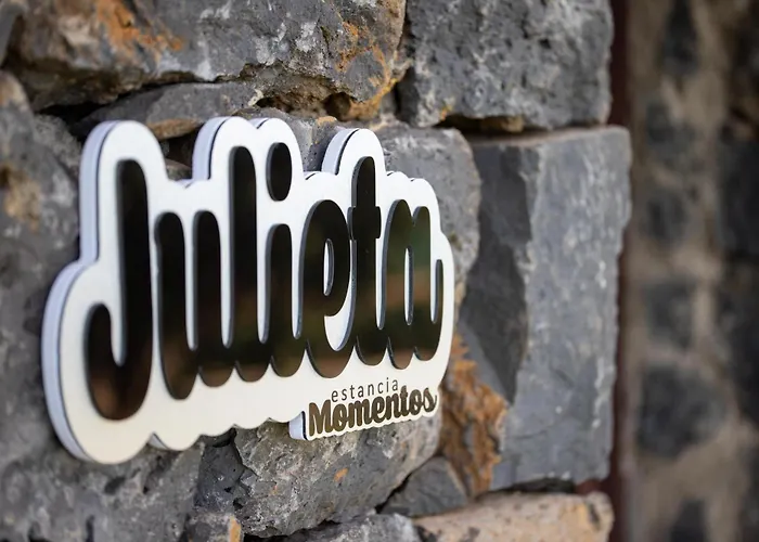 Hotel Momentos, Gomez *