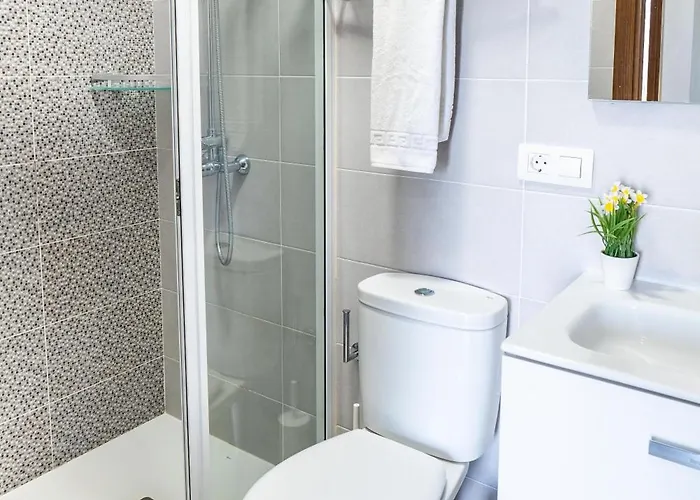 Momentos, Gomez Hotel *